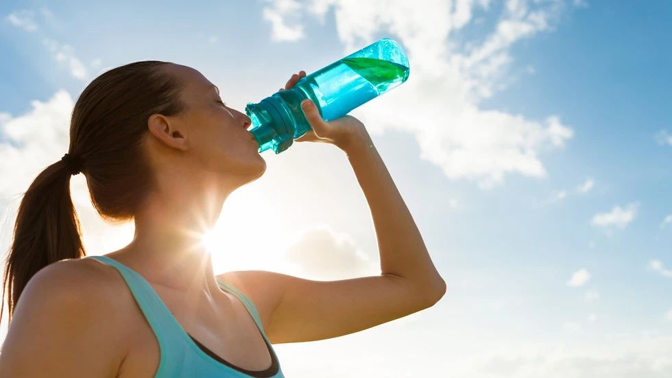 7 Signs You're Not Drinking Enough Water